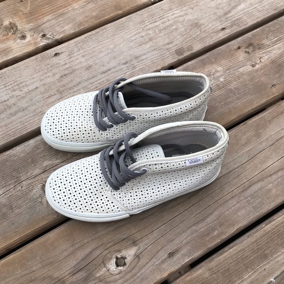 RARE VAULT Vans Perforated Leather Chukka Boot - Picture 2 of 6